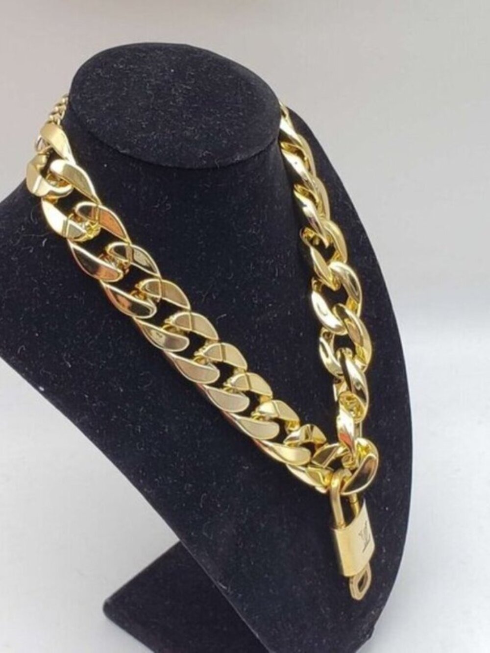 Authentic Louis Vuitton Lock & Key w/unbranded Gold Plated Chain Necklace - Picture 3 of 11